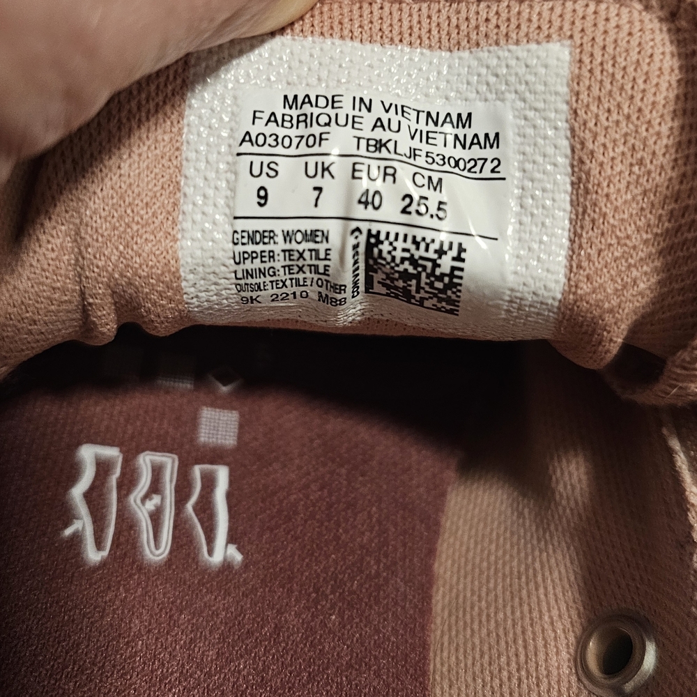 Converse Women's Sneakers in Pink and White - Picture 11 of 11